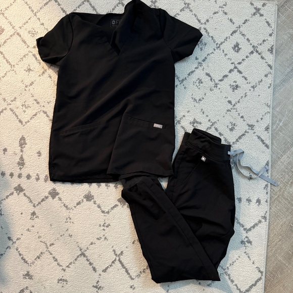 Figs Tops - Figs scrub set